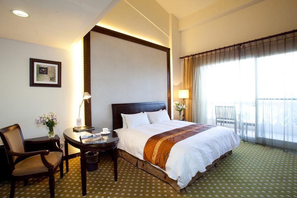 Les Hotel Тайнань Экстерьер фото